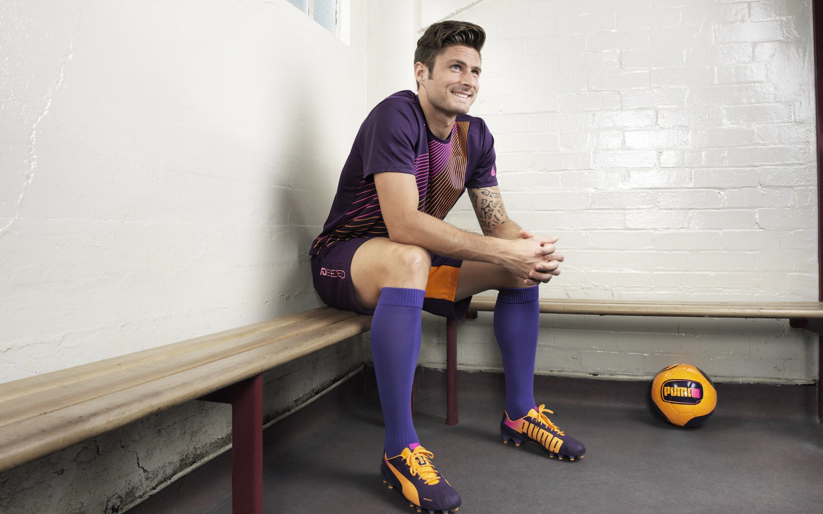 开云集团中国官网-英超激战正酣！逆转战局的球队再次领跑榜单，英超逆转夺冠